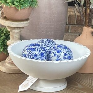 NEW! Shabby Chic Cottage Vintage Inspired Distressed White Wood Pedestal Bowl